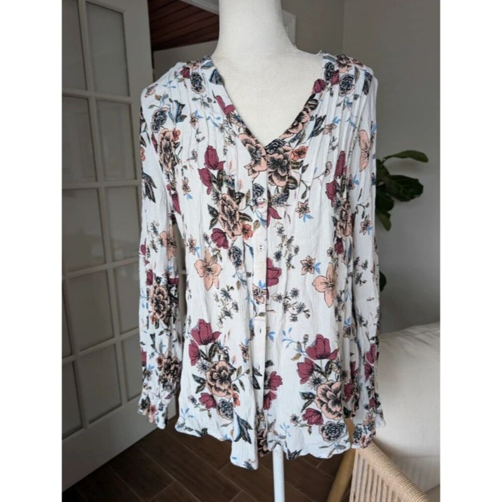 American rag crinkle floral blouse large
